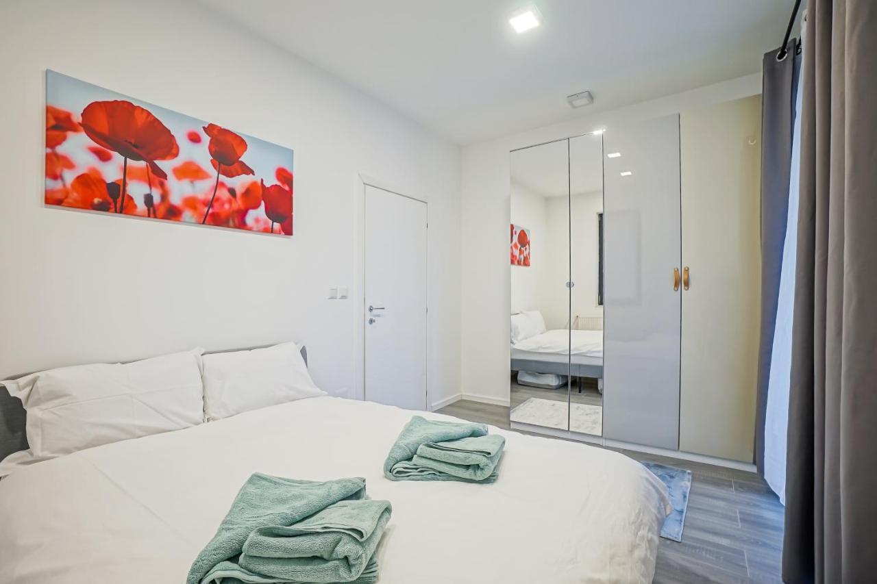 Bright Apartments Moments Away From Herastrau Park, Mall And Metro 布加勒斯特 外观 照片